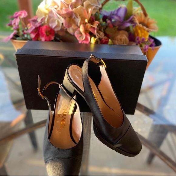 Chanel pointed sling backs 🖤 - Picture 2 of 5